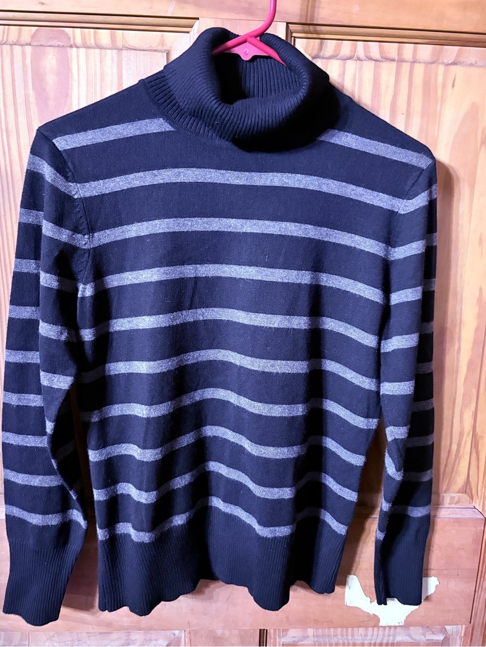 VEGAS_POSH 
Spense Women's Navy Blue and Gray Striped Turtleneck Sweater